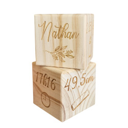 Grand cube en bois avec...